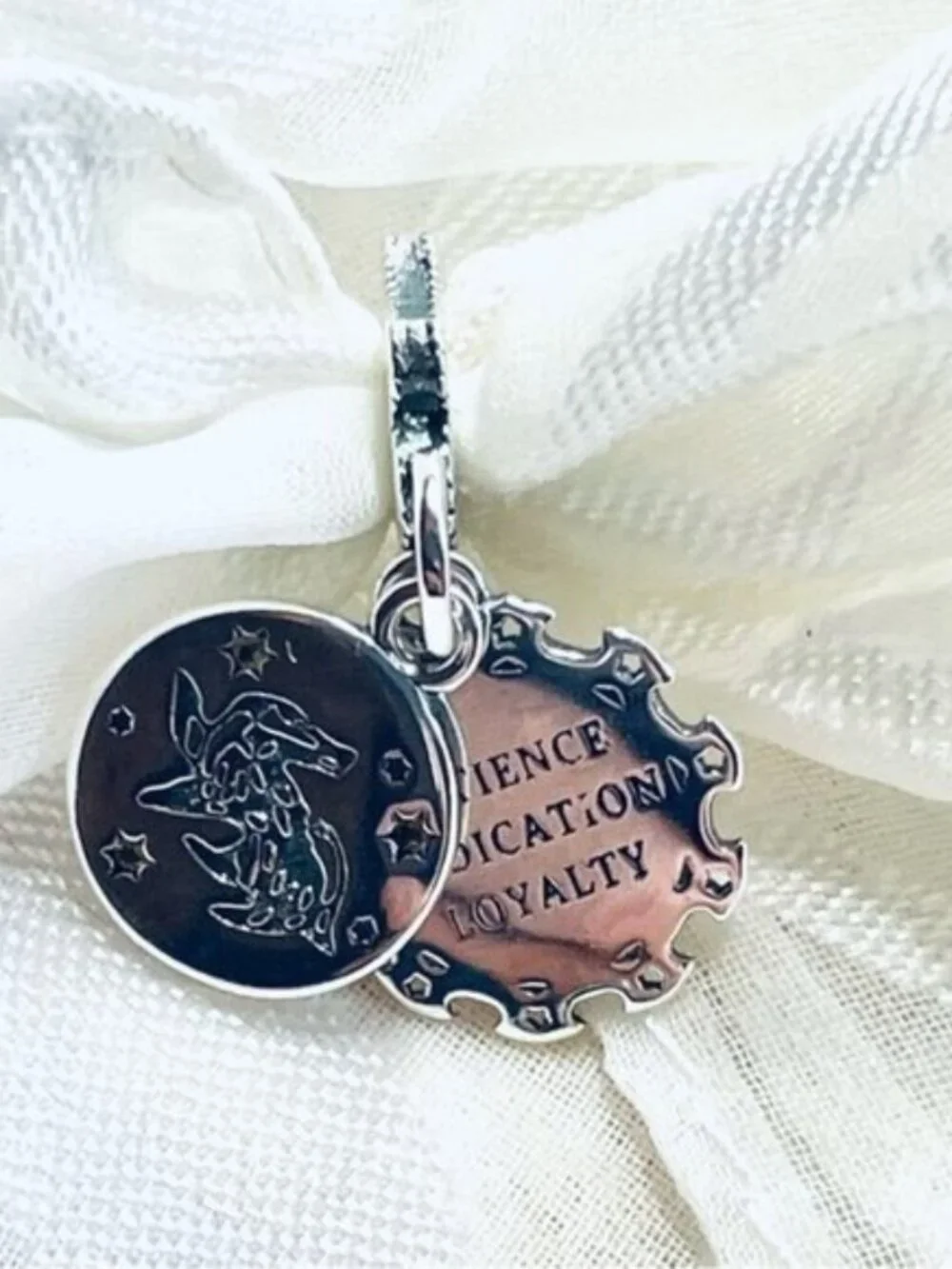 🦡✨ NWOT Hufflepuff Charm – Harry Potter Magic ⚡💛